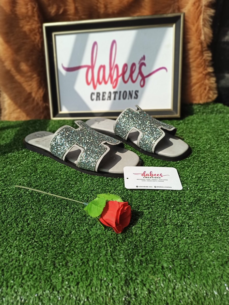 Dabeescreations's tweet photo. Handmade slides are the best trust me😍😍😍😍😍... kindly check our IG page @Dabees_creations for other lovely designs💕💕💕💕
#5000
#adorablefemaleshoemaker
#dabeesmade https://t.co/pV4cDJjN9e
