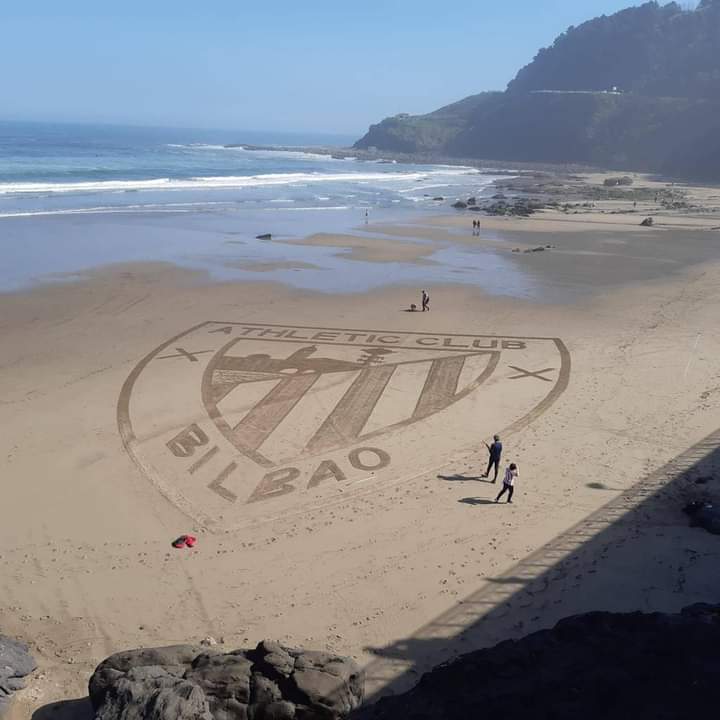 RaulAthletic's tweet photo. Playa de Deba 
#BiziAmetsa @AthleticClub https://t.co/sq8EjFPT5w