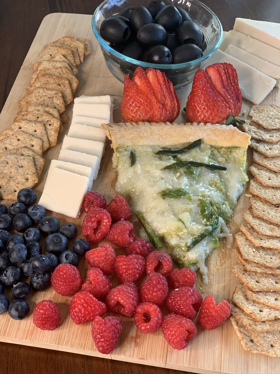 InsteadofEggs's tweet photo. Happy Sunday ✨

What would you go for first ? 

+Keep an eye out ! We'll be posting a recipe for our tasty quiche with #InsteadofEggs at a future time ! It's worth the wait 😆

#Sundayvibes #Eggreplacer #HealthyFood #fruits #charcuterie #smallbusiness https://t.co/3gWaUzqBcW