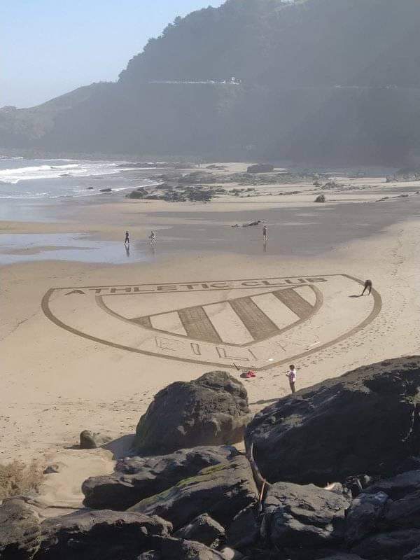 RaulAthletic's tweet photo. Playa de Deba 
#BiziAmetsa @AthleticClub https://t.co/sq8EjFPT5w
