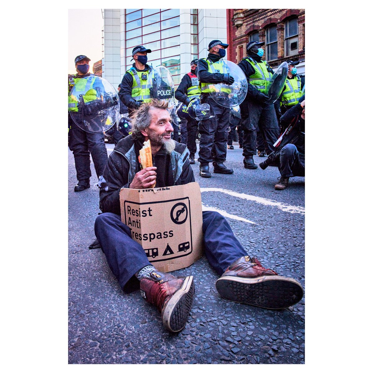 March 26th 2021, a violent protestor at the #KillTheBill event in #Bristol brandishes a baton outside The Bridewell police station.
