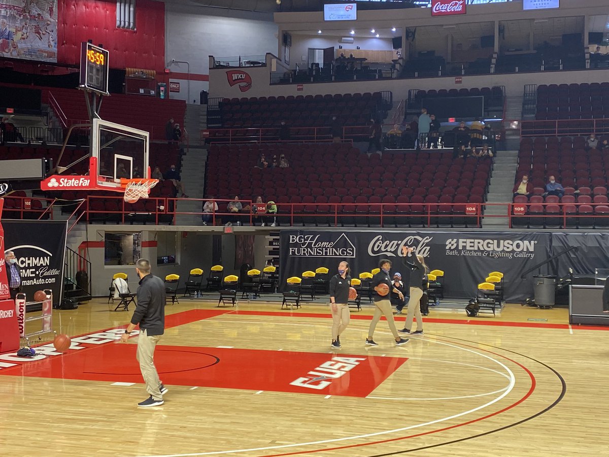 mcompton428's tweet photo. About 45 minutes from start of Region 4 girls final between Bowling Green and Barren County (although briefly had a shooting contest between three good former high school players in their own right Chloe Elam, Whitney Creech and Brittany Vaughn) game updates @bgpreps https://t.co/EZ6tXKE7eL