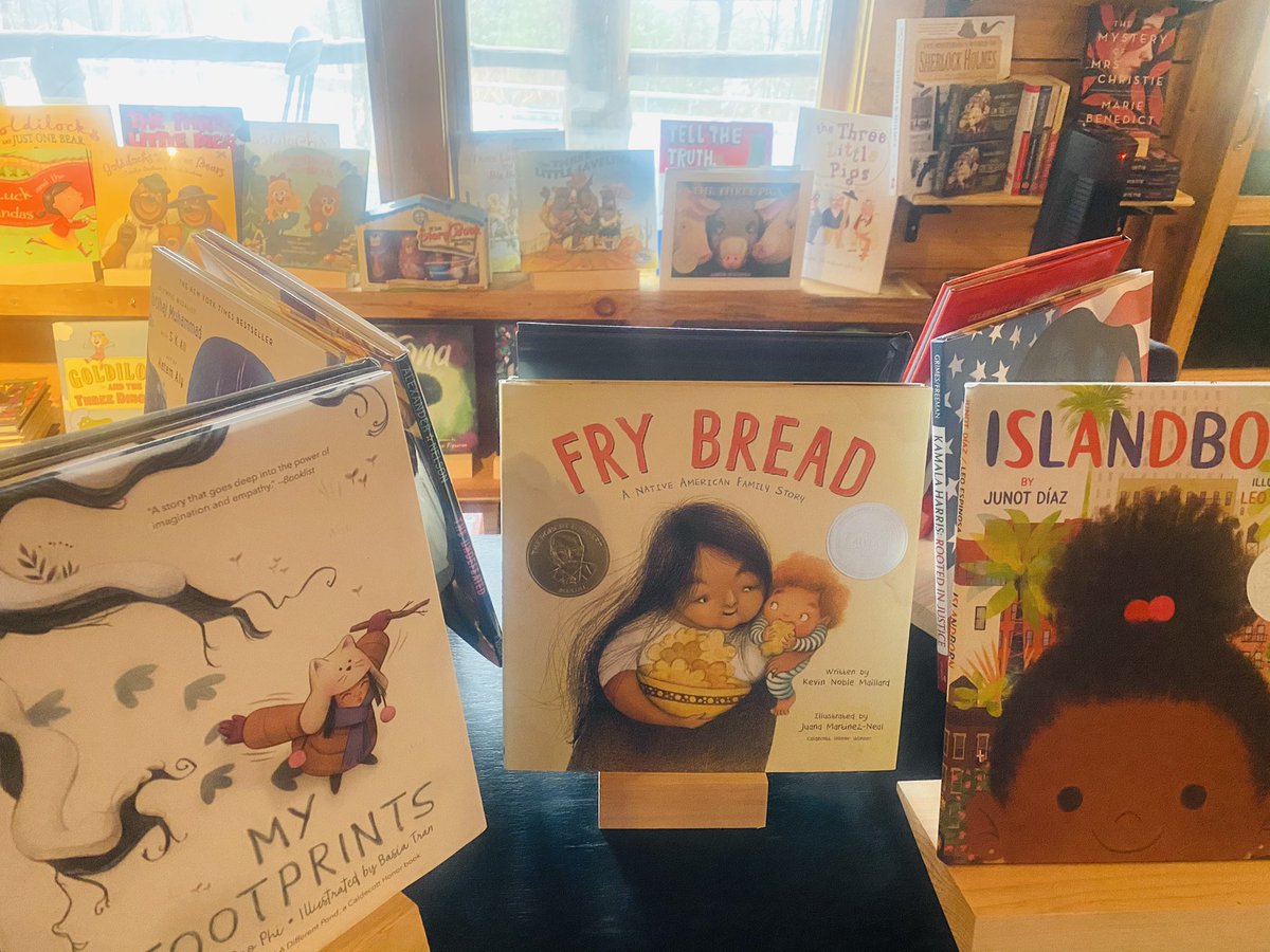CabinBook's tweet photo. I finished setting up the picture book section. 13 days ‘til opening! https://t.co/Xs1QKbO3Wz