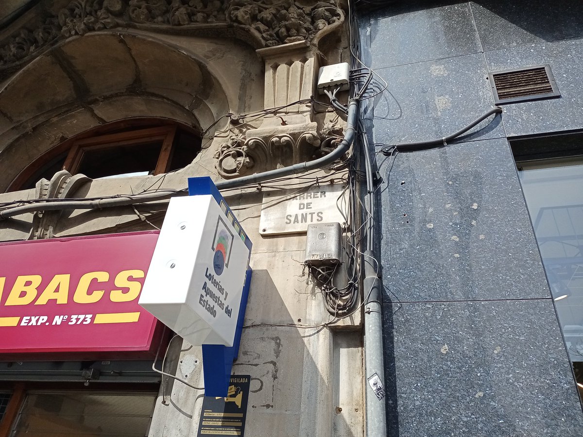 AgusGiralt's tweet photo. Façana de la Casa Miquel Tusquets, a la carretera de Sants 130. Edifici del 1911, obra de Modest Féu. També amb protecció BCIL (suposadament) #patrimonicablejat #patrimonimodest #Sants https://t.co/7h9EGzOc2Y https://t.co/ODXs5nmWlV