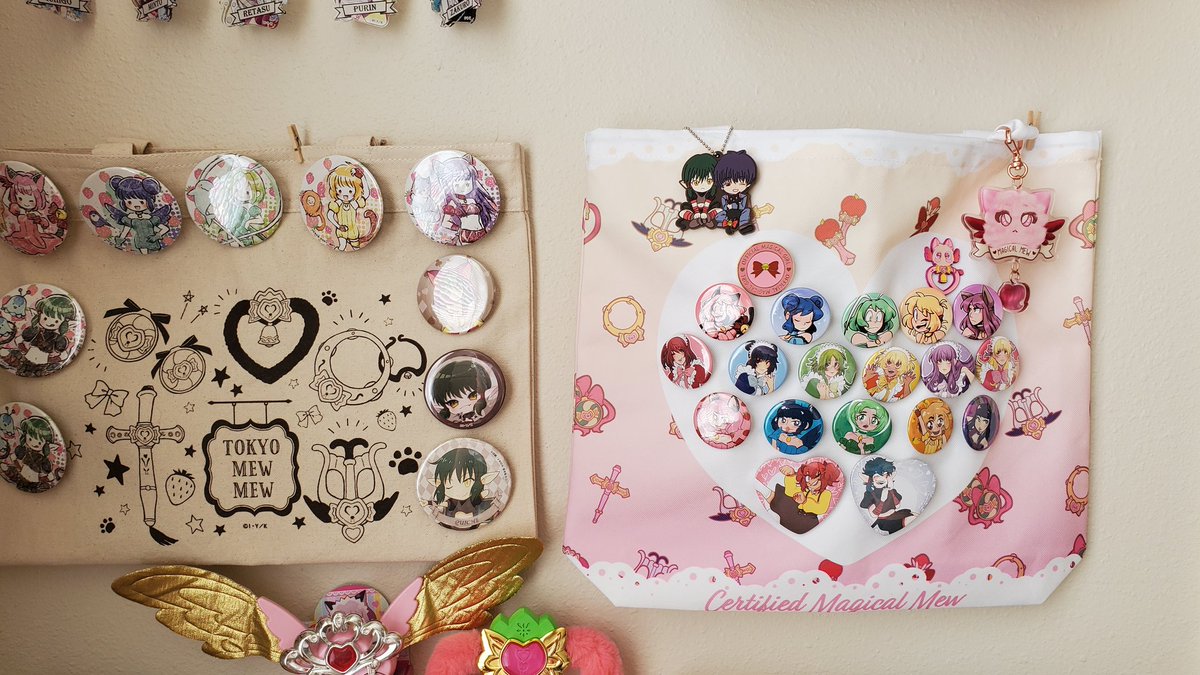 PralleTrolley's tweet photo. My Tokyo Mew Mew collection! List of artists will be threaded below as well as some of the other merch that I haven't curated into the display quite yet 💕
#tokyomewmew #東京ミュウミュウ https://t.co/fLhOC4qx4h