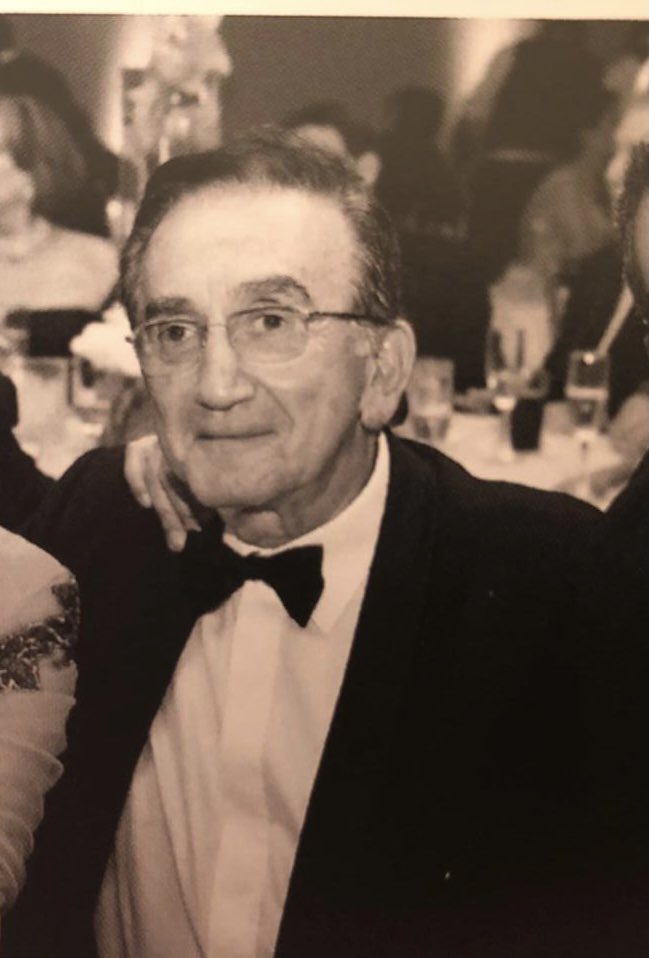 said_cristina's tweet photo. Me quema tu partida padre mío, pero te vas GRANDE, como la mejor versión de SER humano. Gracias por tanto ❤️. RIP Dr. Nadim Said H. #NoMasCovid https://t.co/mRfcxyeZGG