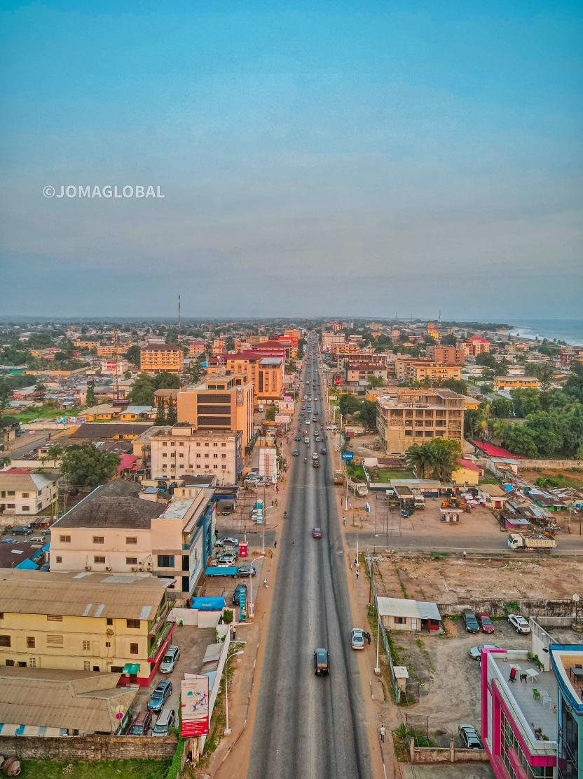 gioboyjoma's tweet photo. 📍Tubman Boulevard, Sinkor, Liberia 🇱🇷 
#dji #nature #liberia #djimavicair2 #libpositives #visitliberia #jostravel #car #lights #checkoutafrica #africa #westafrica #roads #travelafrica #travelafrique #city #thebrightcontinent #cnnafrica #forafricans #awesome_earthpix #street https://t.co/lAQbxd1NXL