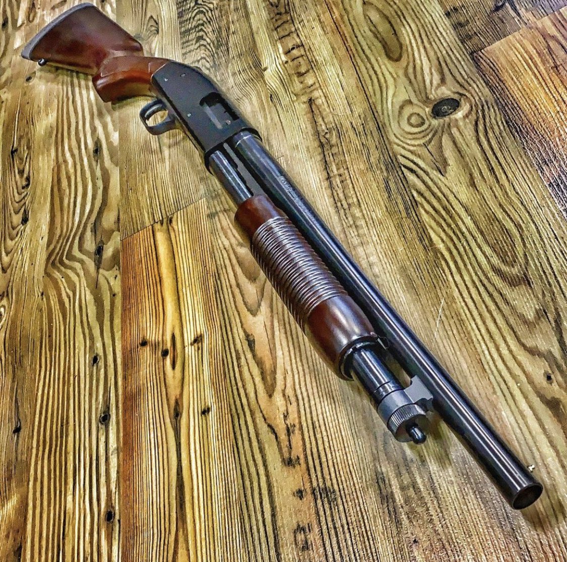 Mossberg 500 Persuader Wood