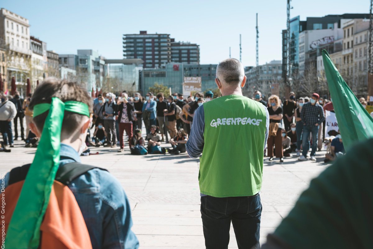Greenpeace_CF's tweet photo. Aujourd'hui nous étions mobilisé·es à #ClermontFerrand pour demander aux député·es une #VraieLoiClimat, à la veille des débats en plénière à l'Assemblée nationale sur le #PJLClimatResilience. Une très belle #MarcheClimat dont voici quelques photos ⬇️ https://t.co/8yXn3x9xe1