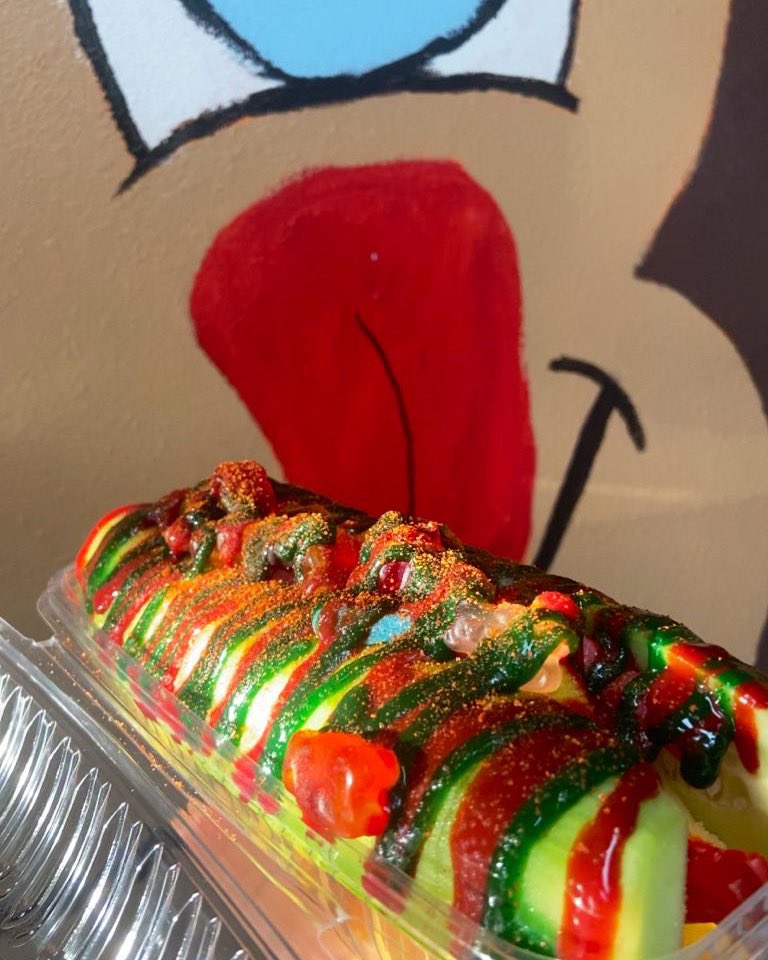 _elchangoloco's tweet photo. ✨Cucumber Split
Fresh cucumber topped with gummies 🔥🔥
📍2802 pleasanton rd Sa Tx
#Cucumber #split #foodporn #elchangoloco #chamoy #mangonada #italianice https://t.co/9Z7TMMISl9