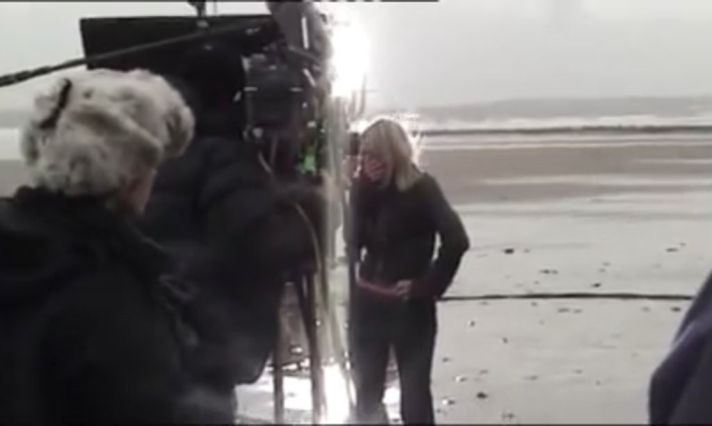 The fact that David Tennant physically removes himself from this scene and sits in the car while Billie delivers BREAKS my HEART 💔

His face 😭

#DoctorWho