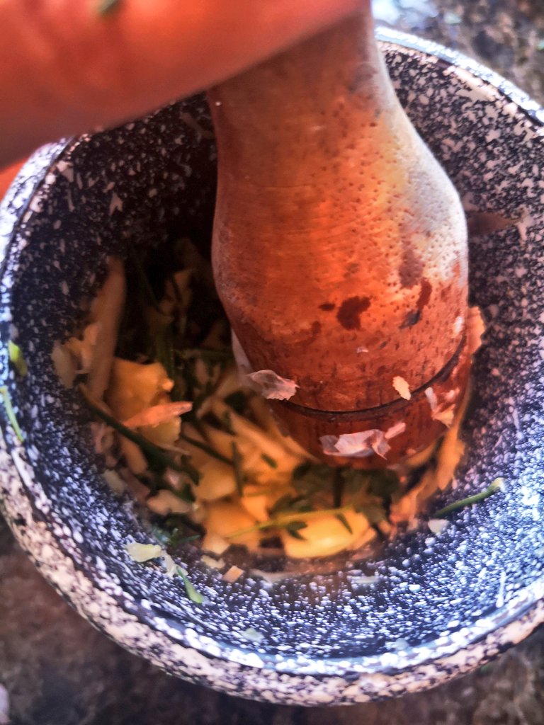 ItzelAASchuler's tweet image. Hagamos algo maravilloso!
#cordero #horno  
El valor agregado de cocinar con vino es el #leftoverWine 😎✨
#DeLaFincaALaMesa