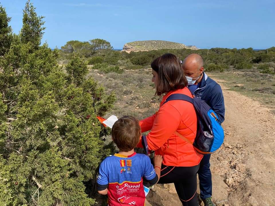 feimesport's tweet photo. Domingo de familia y #Gimkana hoy hemos vuelto a disfrutar de una prueba con @bluechallengeibiza ¡a por muchas más!
....
🔴🔵🏁🏃‍♀️🏃‍♂️🔴🔵
#EivissaFeimEsport #FeimEsport #FemEsport #Runners #Bikers #Tri #Swim #sport #familiesport 
#Cantera #Pedrera #TrabajoCanteraNoCartera #WeRun https://t.co/7o7DYRFHKb