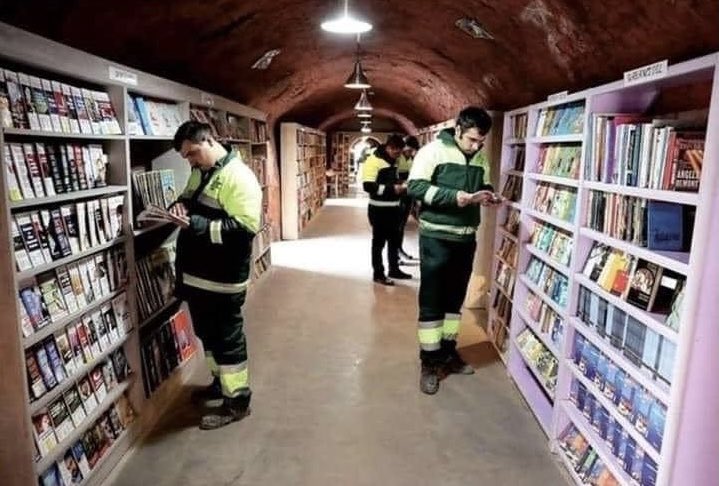 SHLaster's tweet photo. Meanwhile in Turkey, sanitation workers open a Library with all the books citizens discarded in their trash. #GotBooks https://t.co/LJTuTnB6hV