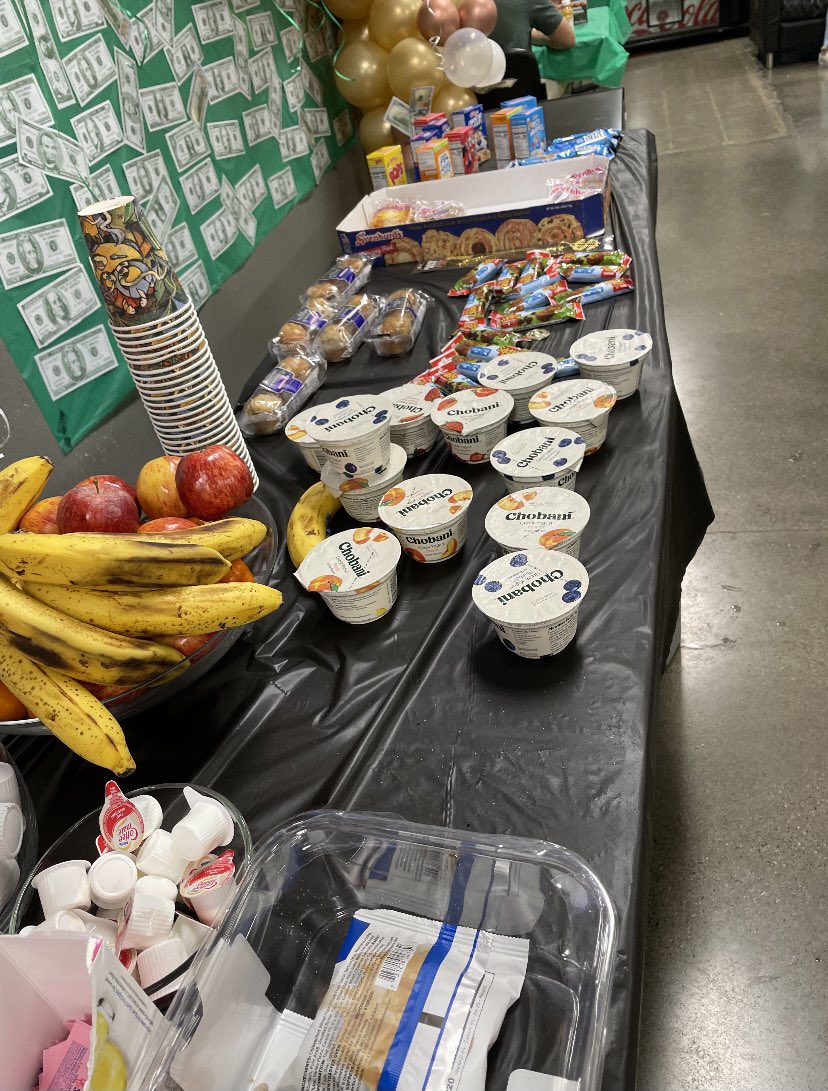 madge_tim's tweet photo. Team #644 Pittsburg Success Sharing weekend!!! You guys ROCK!!! Well it looks like it’s snack time! Breakfast goodies, ice cream and candy!! Thank you again for a great year!! #PacNorthProud #THDPittsburgStrong https://t.co/fqCyxxzX8C