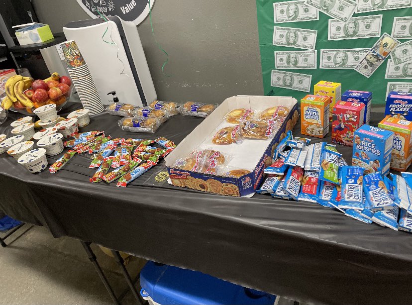 madge_tim's tweet photo. Team #644 Pittsburg Success Sharing weekend!!! You guys ROCK!!! Well it looks like it’s snack time! Breakfast goodies, ice cream and candy!! Thank you again for a great year!! #PacNorthProud #THDPittsburgStrong https://t.co/fqCyxxzX8C