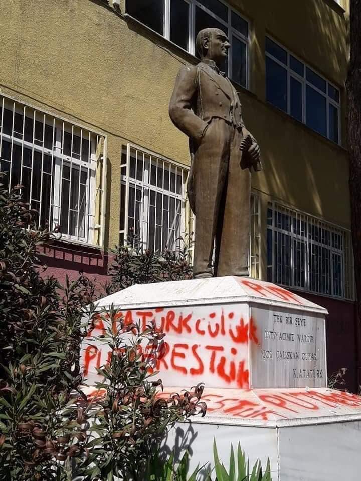 NihanSevin1's tweet photo. Benim naçiz vücudum, bir gün elbet toprak olacaktır. Fakat Türkiye Cumhuriyeti, ilelebet payidar kalacaktır. 
Mustafa Kemal Atatürk 
Provokatörler Hesap Vereceksiniz.! https://t.co/XXy1Wtes3M