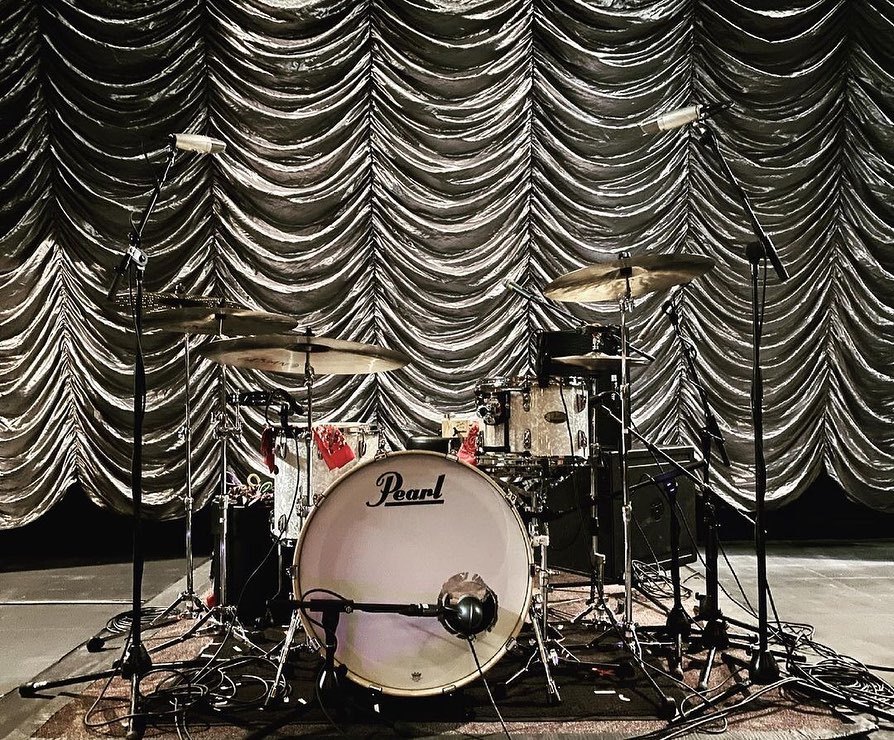PearlDrumCorp's tweet photo. Pearl Artist Terence Higgins “On the front line....taking our stages back.” You can catch Terence behind his Session Studio Select kit in a Nicotine White Marine Pearl finish with Blues guitarist Samantha Fish &amp; bassist Ron Johnson. https://t.co/O3YFkZZctA @swampjig https://t.co/HfQSULUYhh