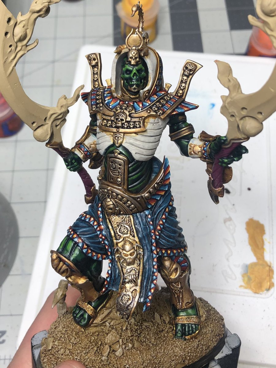 Tristangray's tweet image. I stopped counting after triangle 250. #tombkings #sonsofbehemat #paintingwarhammer #WarhammerCommunity #grotgang #chatgang