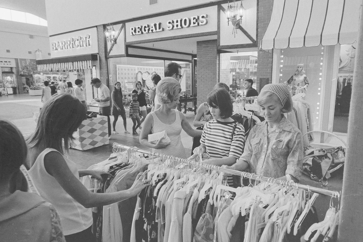 las_when's tweet photo. Shopping at The Boulevard Mall July 18 1969. The Mall Opened March 6 1968 as Nevada's first enclosed climate controlled shopping mall. https://t.co/vIK7wzw7QC