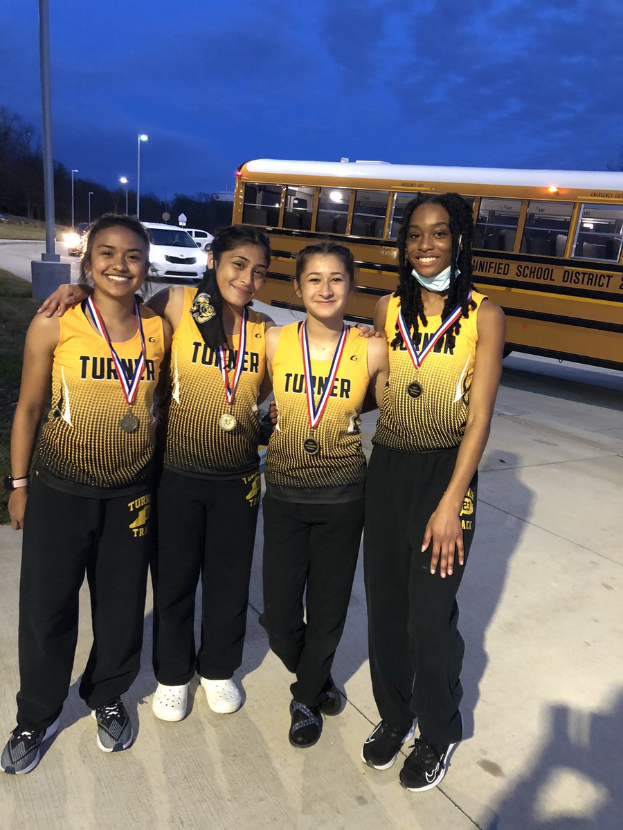 Late to tweeting this, but super proud of these girls and the rest of the team. We brought home plenty of hardware from our first meet. 🥇🥈🥉