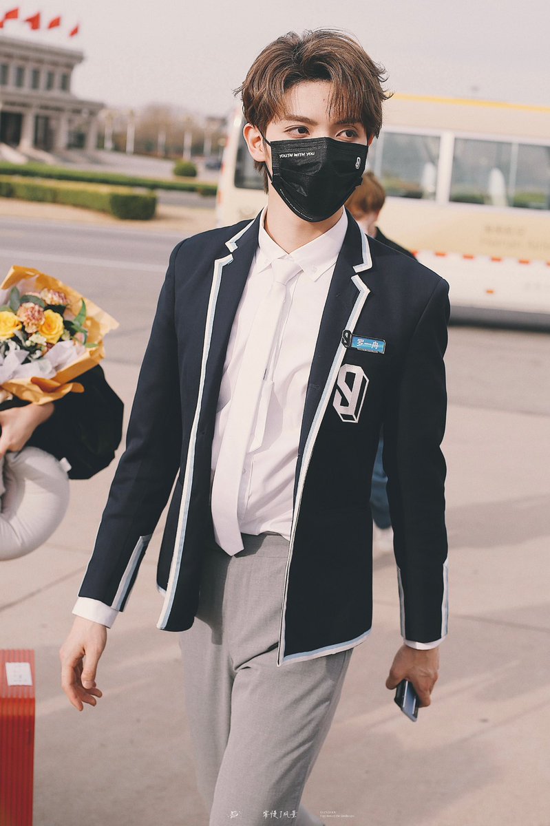 Belle1305's tweet photo. He can pass as living doll idc idc https://t.co/AtUtth3y4N
