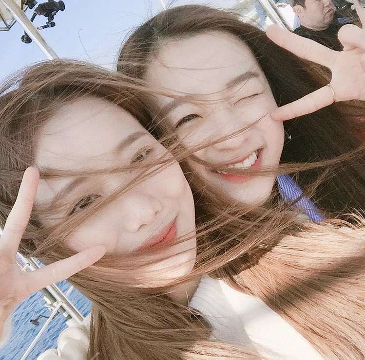 weafterschool's tweet photo. Nuestras chiquitas nos reportan que están disfrutando del #Twizing9thCB y tbh, las demás somos las penas porque Lila y Sakura fueron las que ganaron la jalada de greñas para asistir al cb más icónico. Les prometemos que estaremos bailando #DTNATWZ más rápido de lo que esperan. ☁️ https://t.co/woN0vkne1r