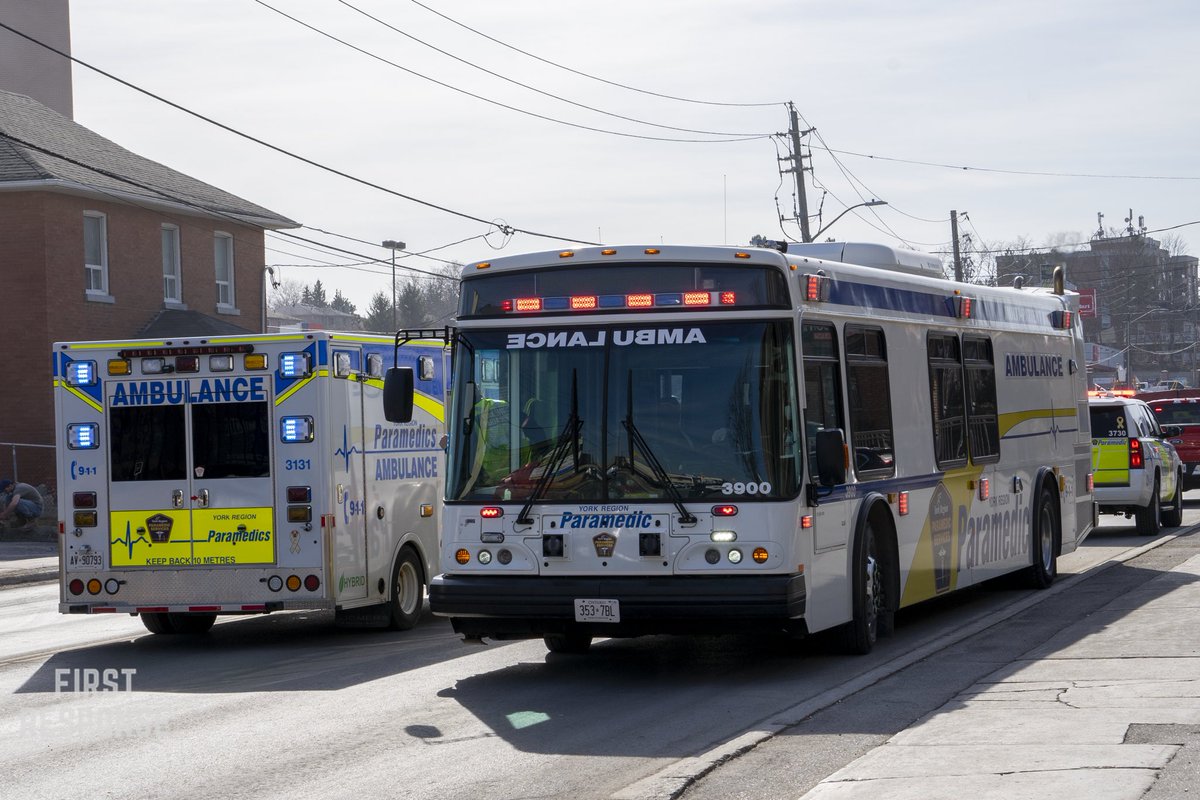 FirstResponseP1's tweet photo. It’s THE bussss!! 🤪
—
📸: @FirstResponseP1 
—
#yorkregionparamedics #yrps @YorkParamedics #emergencyservices #bradford #simcoecounty @simcoecounty #ontario #canada https://t.co/zf6Gy9awIp