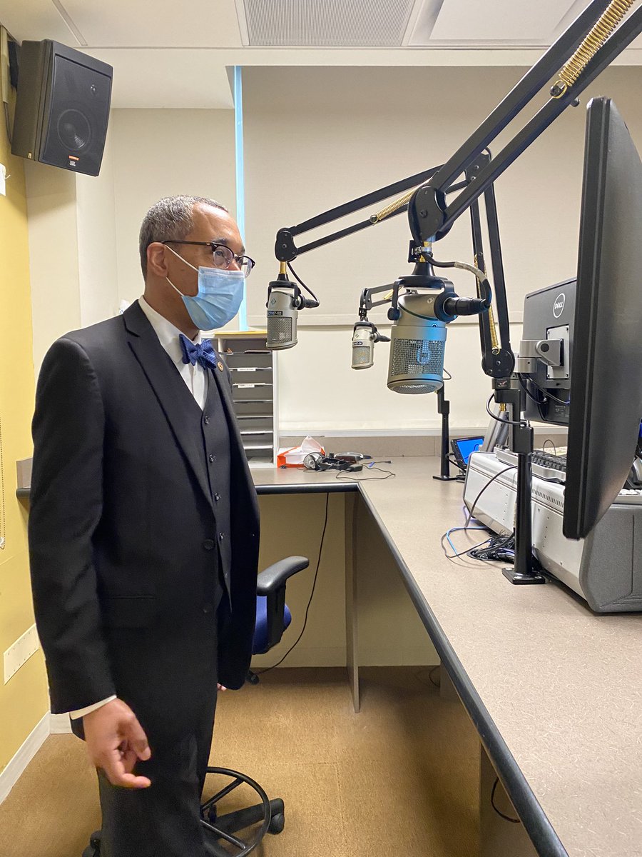 Marketing4Crown's tweet photo. Thank you @repsmith34 and @RepKamBuckner for touring @KK_College facilities with the #KKCDifferenceMakers to learn more about our new Center of Equity for Creative Arts(CECA) #DreamBigger #DoGreater @robgraham626 @robgraham626 @Chancellor_Juan @ProfW_KKC_Media https://t.co/Dk1fBGNATP