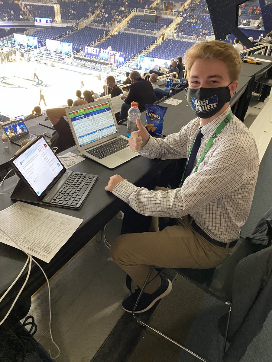 Senior student <a href="/SamConnon/">Sam Connon</a>  hard at work here, appreciate you &amp; <a href="/dailybruin/">Daily Bruin</a>  💙🐻💛