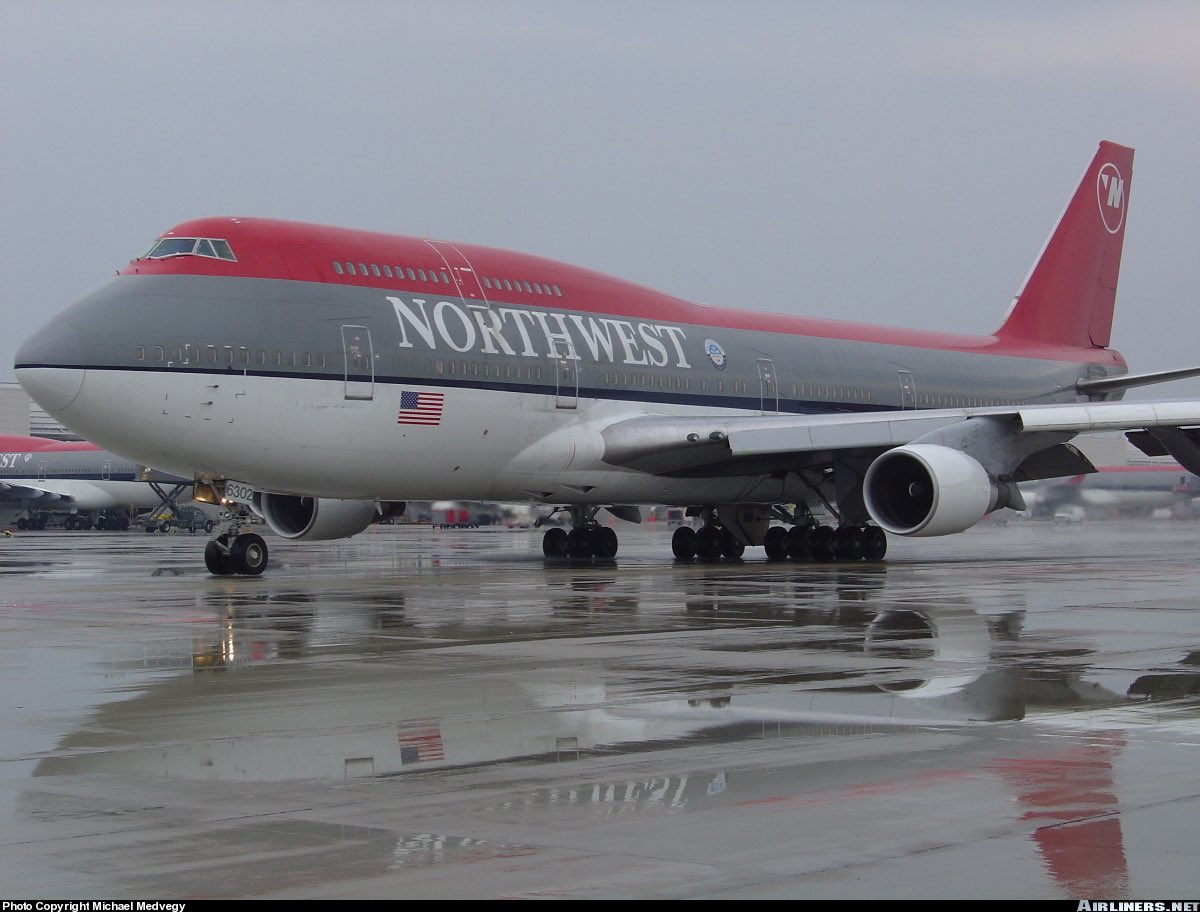 <a href="/nwa_airlines/">Northwest Airlines 🇺🇸🇯🇵🇳🇱</a> My favorite photo I ever took at DTW.   I wish we’d have had smart phones back then.