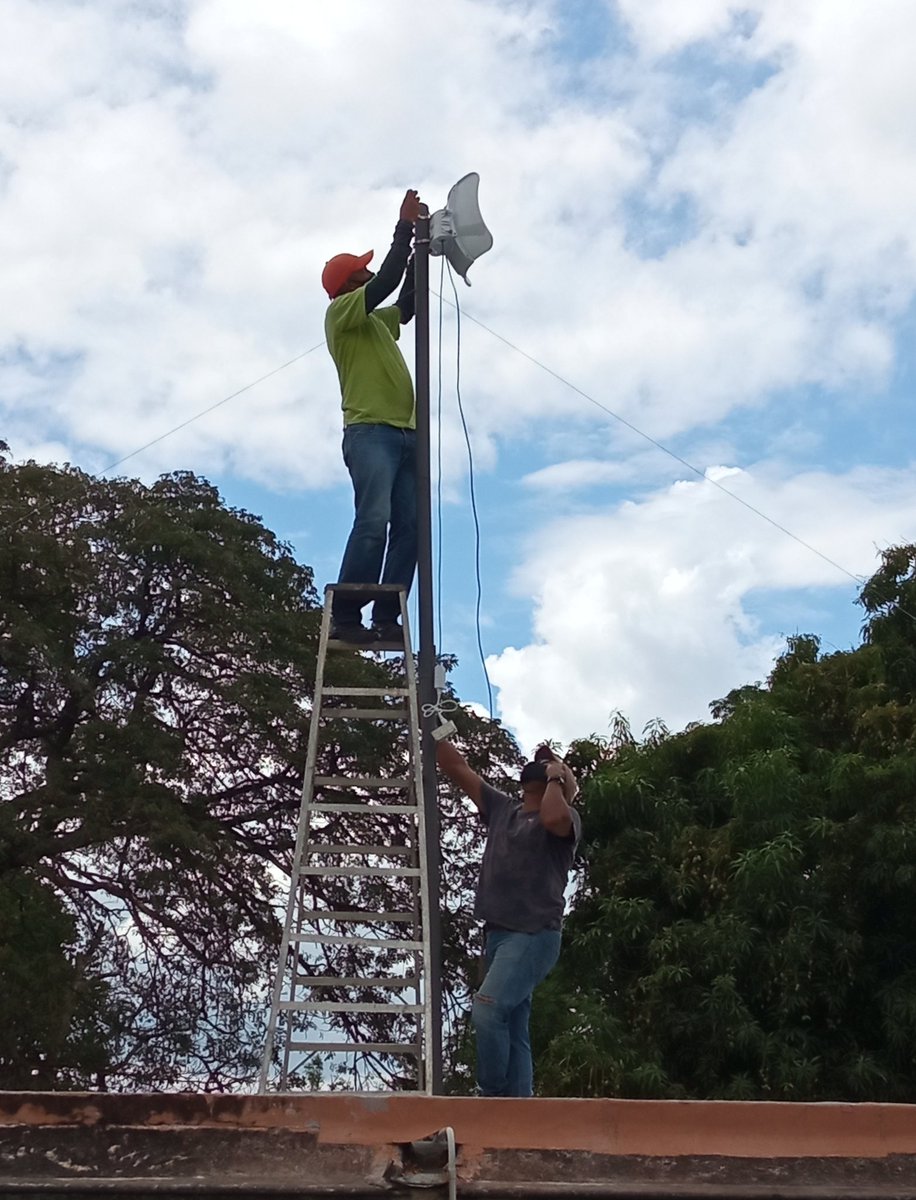 ssppcttaragua's tweet photo. #28Mar/ Dando cumplímiento a instrucciones del Gob @R_MarcoTorres, se procede a brindar servício de Internet a través de #360Net a; @99Punto5 y @Telearagua con el firme propósito de fortalecerlos en el desarrollo de sus actividades informando al PUEBLO ARAGUEÑO @PuestoComandoRA https://t.co/m4fWimuCmM