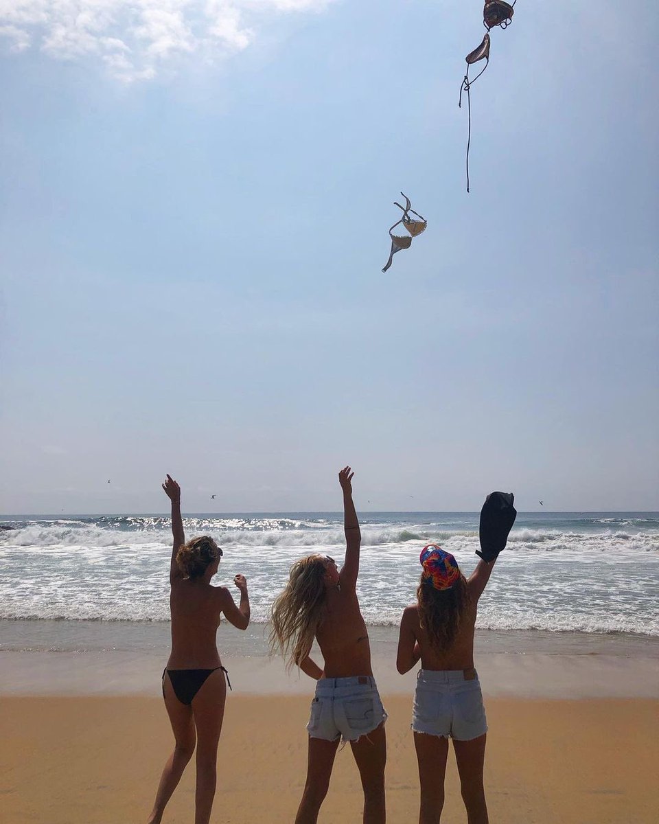 Visita_Zipolite's tweet photo. 📸 Foto del día
Se tu mismo y ... tira tu bikini 🤪 analumottamotta gabriela.pintado
#vivirlavida #zipolite #zipolitenude #setumismo #beachlife #beach #letsgetnaked #fellfree #conamigosesmejor #amigaslocas #enjoylife
👤 • patriciasilveradom https://t.co/8yY3eA4MAT