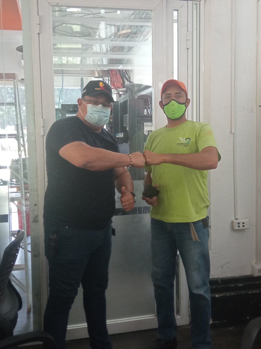 DarmasWilliams1's tweet photo. #28Mar/ Dando cumplímiento a instrucciones del Gob @R_MarcoTorres, se procede a brindar servício de Internet a través de #360Net a; @99Punto5 y @Telearagua con el firme propósito de fortalecerlos en el desarrollo de sus actividades informando al PUEBLO ARAGUEÑO @PuestoComandoRA https://t.co/PGg4DZZDnE