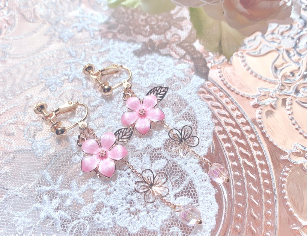 Delphimee's tweet photo. * ⌒⌒⌒⌒⌒⌒⌒⌒⌒⌒⌒⌒⌒⌒⌒⌒ *
残り二日間となりました𓂃 𓈒𓏸◌
特別企画展
〖#ComeSpring ! 〗
@SHOPpeaberry 様にて販売中
* ⌒⌒⌒⌒⌒⌒⌒⌒⌒⌒⌒⌒⌒⌒⌒⌒
♦nstagram♦
https://t.co/hpzwx89xC9
#ハンドメイドアクセサリー #お花のアクセサリー #プレゼント #大人可愛い https://t.co/pXiskxjwGv