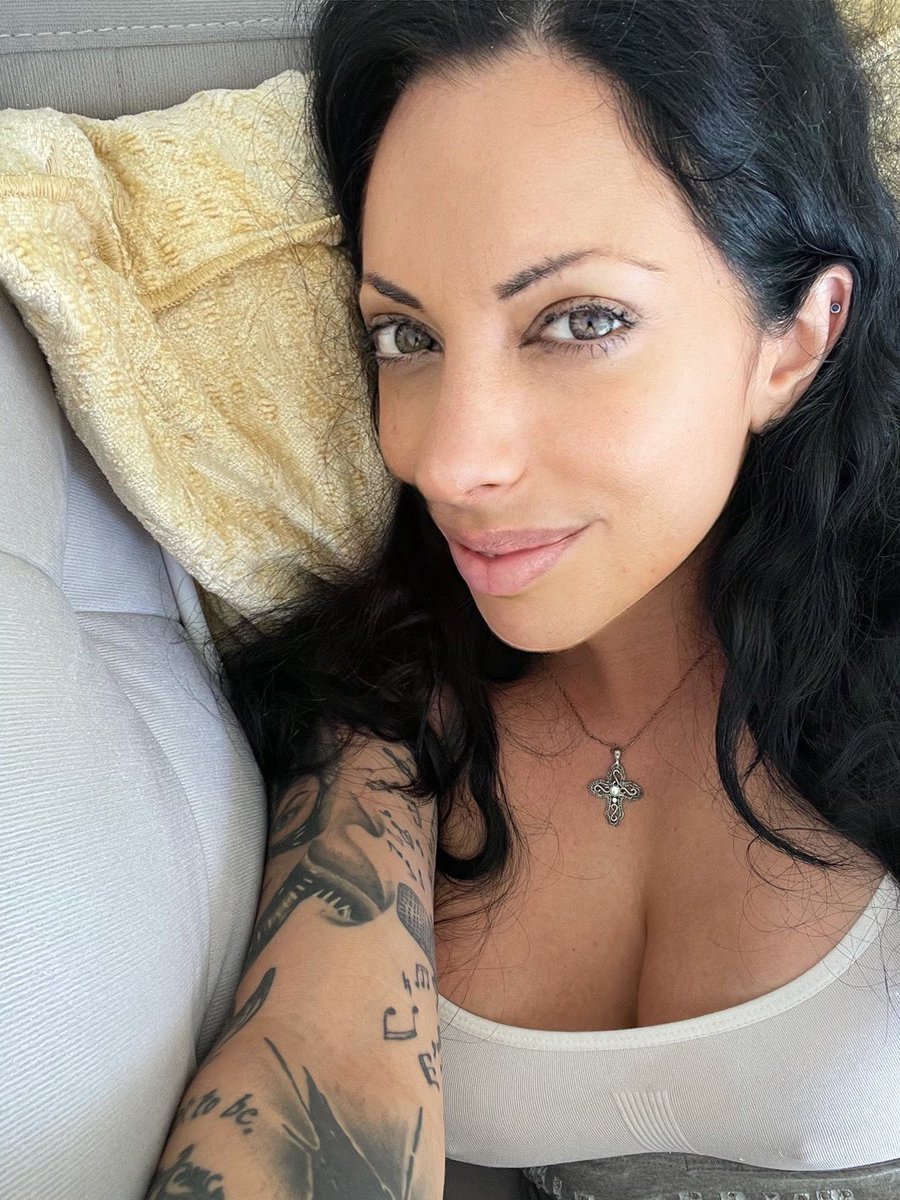 Happy Sunday Beautiful People!!! Have a 🙏🏻Blessed 🙏🏻Day filled with ❤️Love❤️ and Happiness!! 
#sundayfeels #happythoughts #blessed