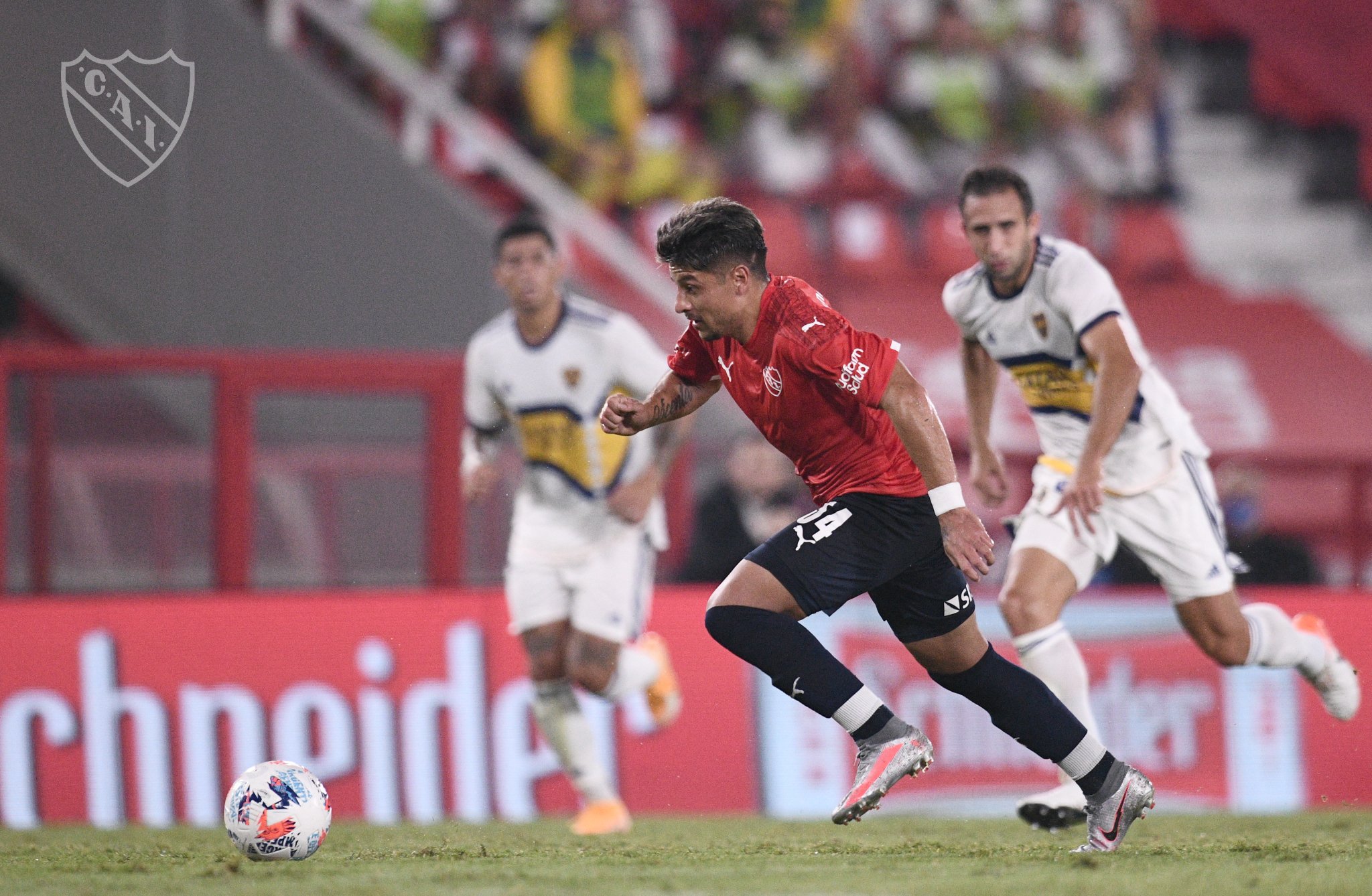 Sosa le atajó un penal a Villa sobre la hora y salvó a Independiente de una derrota con Boca