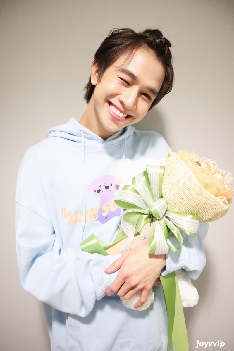 joyvvip's tweet photo. 800K แล้ว 😊😊😊💙 ฉันขอเก็บคำว่ารักเธอเอาไว้วววววว 

#เจ้าแก้มก้อน #fluke_natouch #Fluke1stSingleเก็บ 

อีก 2 เดือน กับอีก 200K ฮึบๆๆๆ สู้ว้อยยยยย https://t.co/c4xyYXcETK