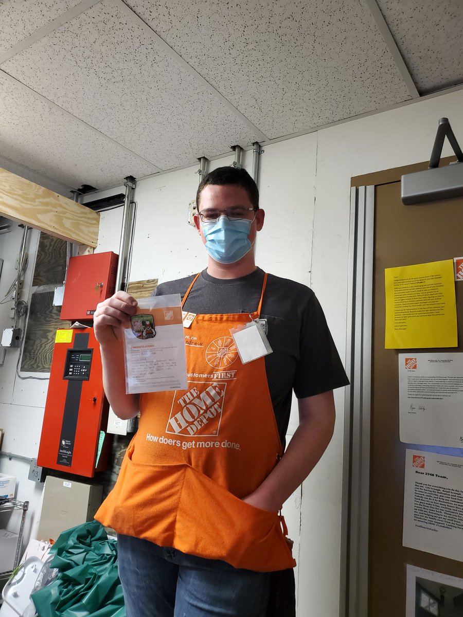 RRadakovitz's tweet photo. Andrew in lumber was recognized by the ds team for his drive to do his best! @HomeDepotGrndvl @JanaVugteveen @BigMoe338 @Sierra24Johnson @mkoldan35 @KelseyV_HD @bobsaniga @kathyraglin840  #SucessSharing https://t.co/bPGlfi9WF2