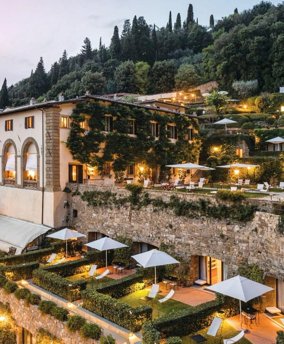 entirepiics's tweet photo. Villa San Michele https://t.co/7omJ7OpLdS