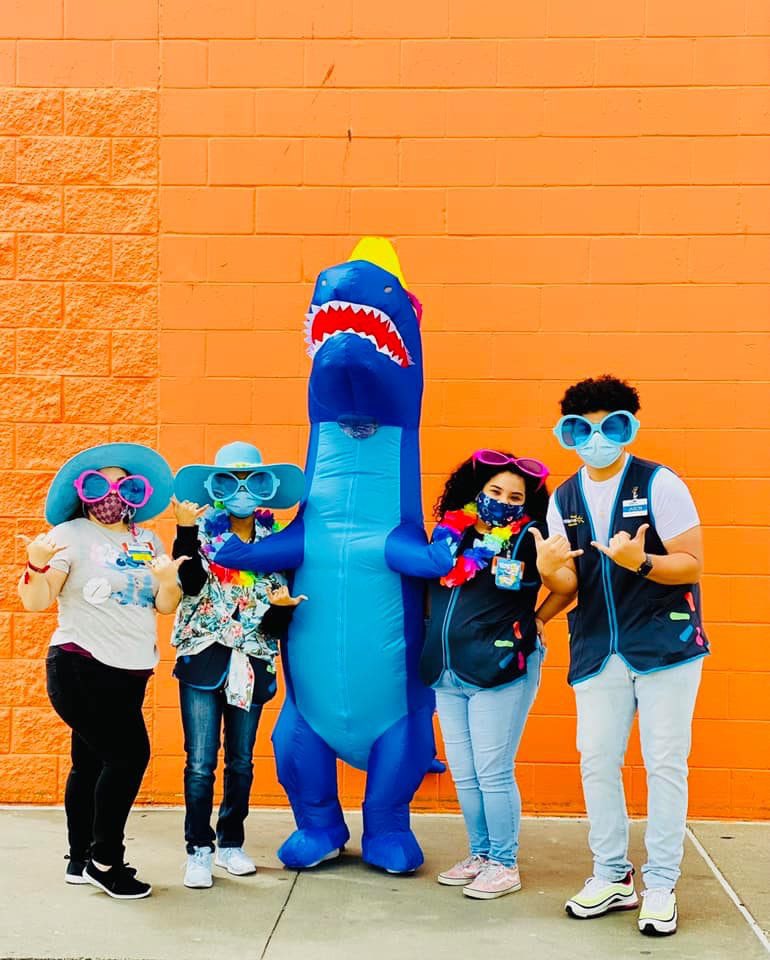 WalmartWorld's tweet photo. Squad goals 😎🤙 Meet Lorena, Mariyah, Me’Kayla and Jason [and Dinosaur 🦖] from Store 504 in Galveston, TX 👋 Name a more stylish team. We’ll wait 😊💙 https://t.co/Oy7NOoEjvX