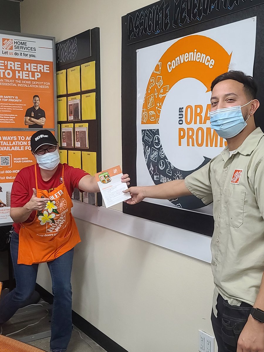 Great job to Joseph Esparza 6630 OFA for stopping a $949 slider from rolling out the ORO door by providing great customer service!  Way to go Joseph! <a href="/larrylubinsky/">LarryLubinsky</a> <a href="/Crippen1026/">Christian Crippen</a> @