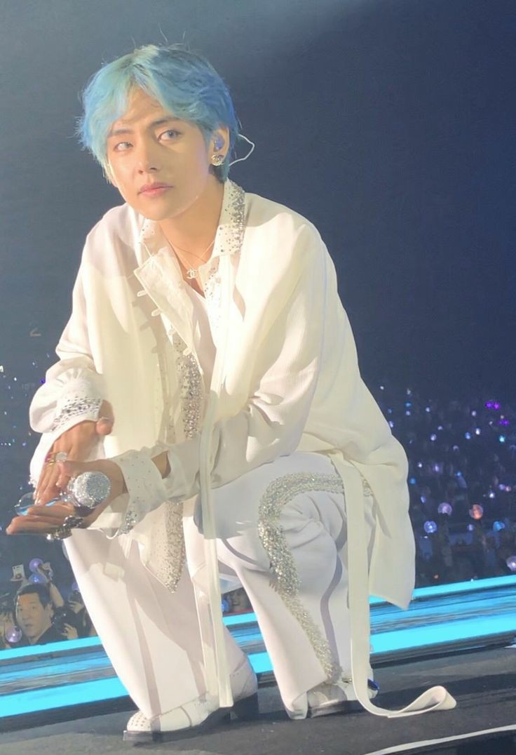 sirin_hi's tweet photo. Okeeey taehung hair here is so wonderful 
Annd That's so luxurious 🖇🦋
#bts_in_tunisia https://t.co/2KyOtHtbGE