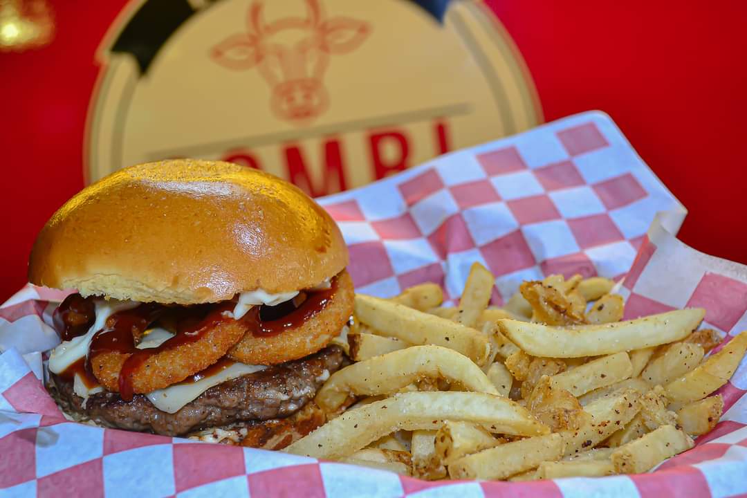 CombiBurger's tweet photo. Horario especial con atención de 12 a 8 PM.

🛵 Servicio a domicilio por medio de la aplicación Rappi y Didi Foods.

📞 Ordena y Recoge al llamando al 662187-82-27 ó via whatsapp.

Por el momento nuestra sucursal se encuentra cerrada. https://t.co/LNsrJjTqwG