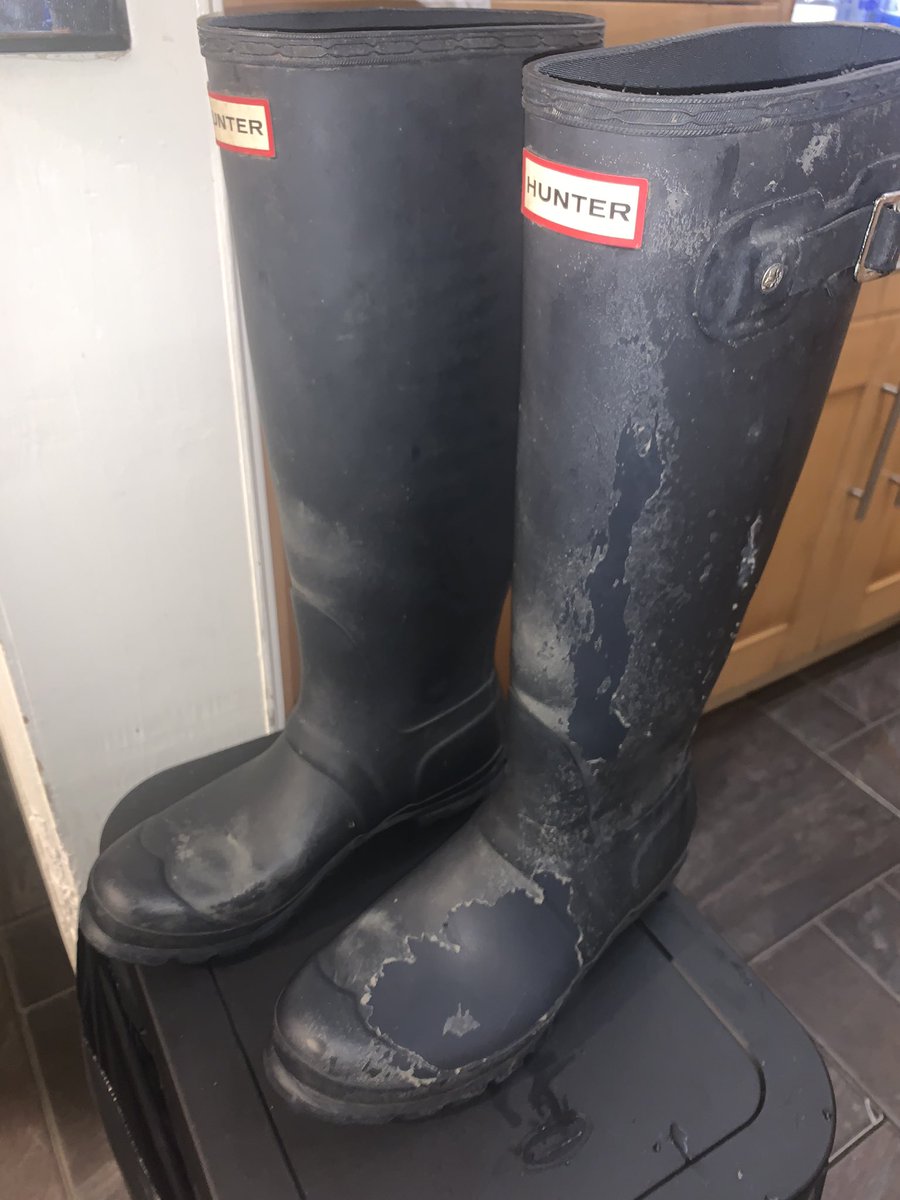 Jade_Care's tweet photo. Fuming, my @HunterBoots have started peeling and are getting worse and worse. Considering the price you pay for them, this shouldn’t happen! Anyone else had this issue?! https://t.co/72g9ju2djM