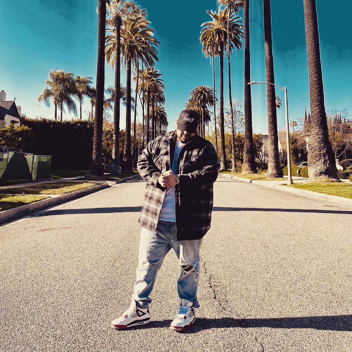 Cali_Angel54's tweet photo. Lo que paso, paso! #calivibes #sneakers #firereds #beverlyhills https://t.co/B3RvxKitzv