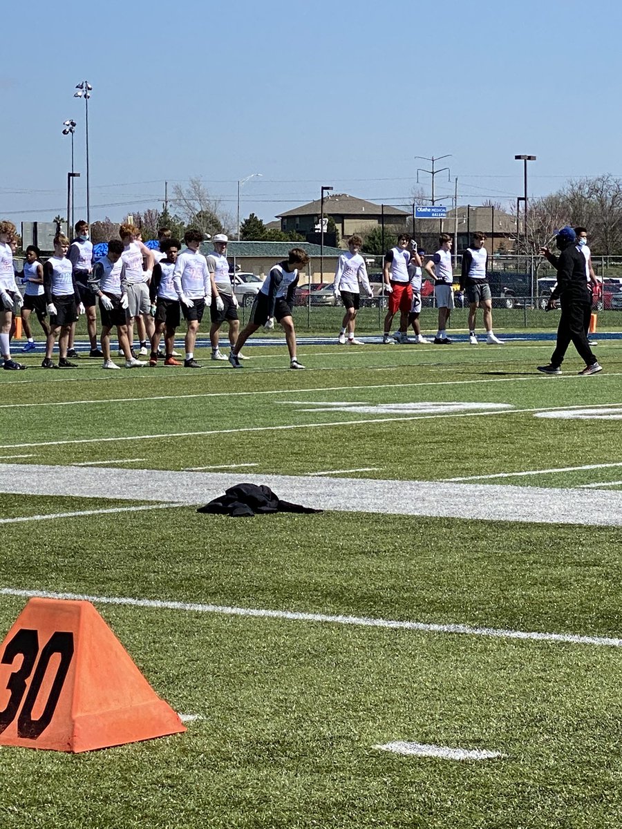 CoachCookNW's tweet photo. My Guy Jacky Football out at @6starfootballKS doing what he does best!!! Great camp!! #DBKILLER #ROUTETECHNICIAN #NWPRODUCT #WOP @jack_meylan03 https://t.co/HaICaBghr5