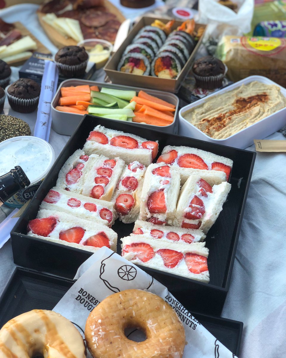 ImperatriceWu's tweet photo. picnic season 🧺 https://t.co/ZlGoywzX1h