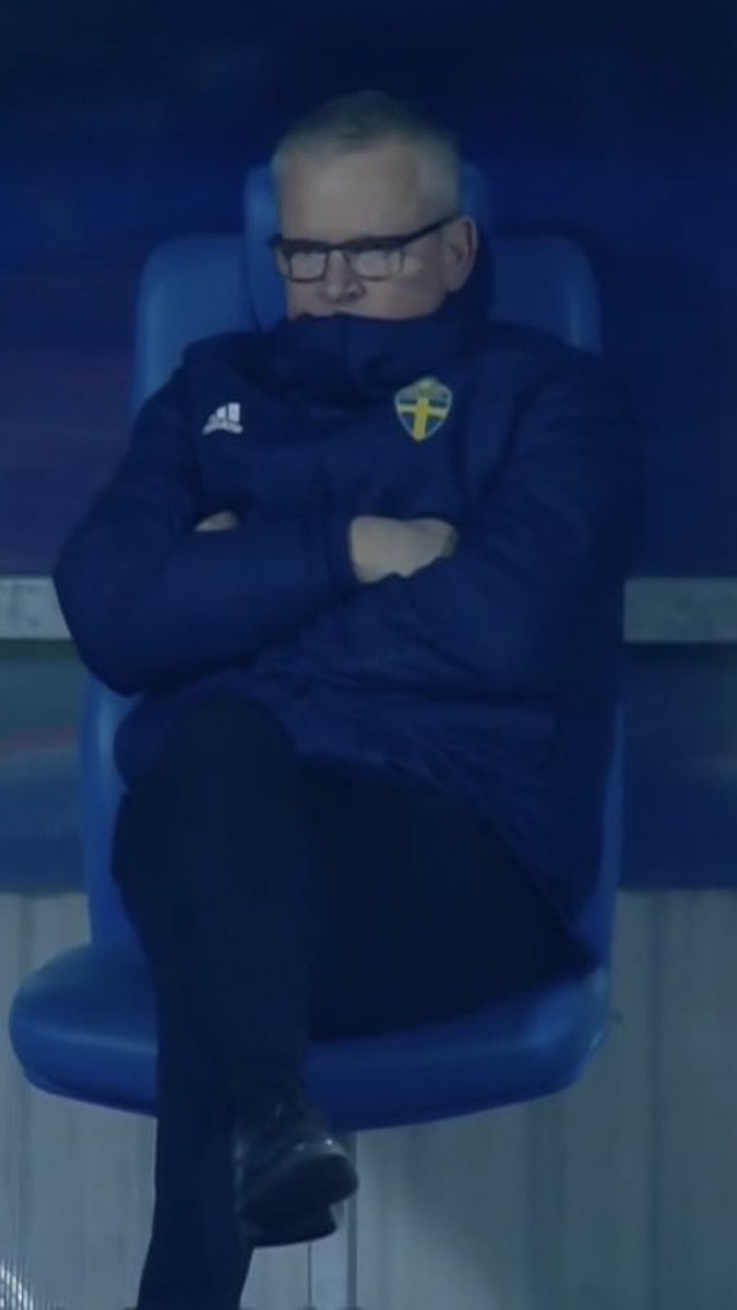 ett_apelsin's tweet photo. ”Vi sitter ute och äter va?”               Ute: https://t.co/cm7PSmG3OL