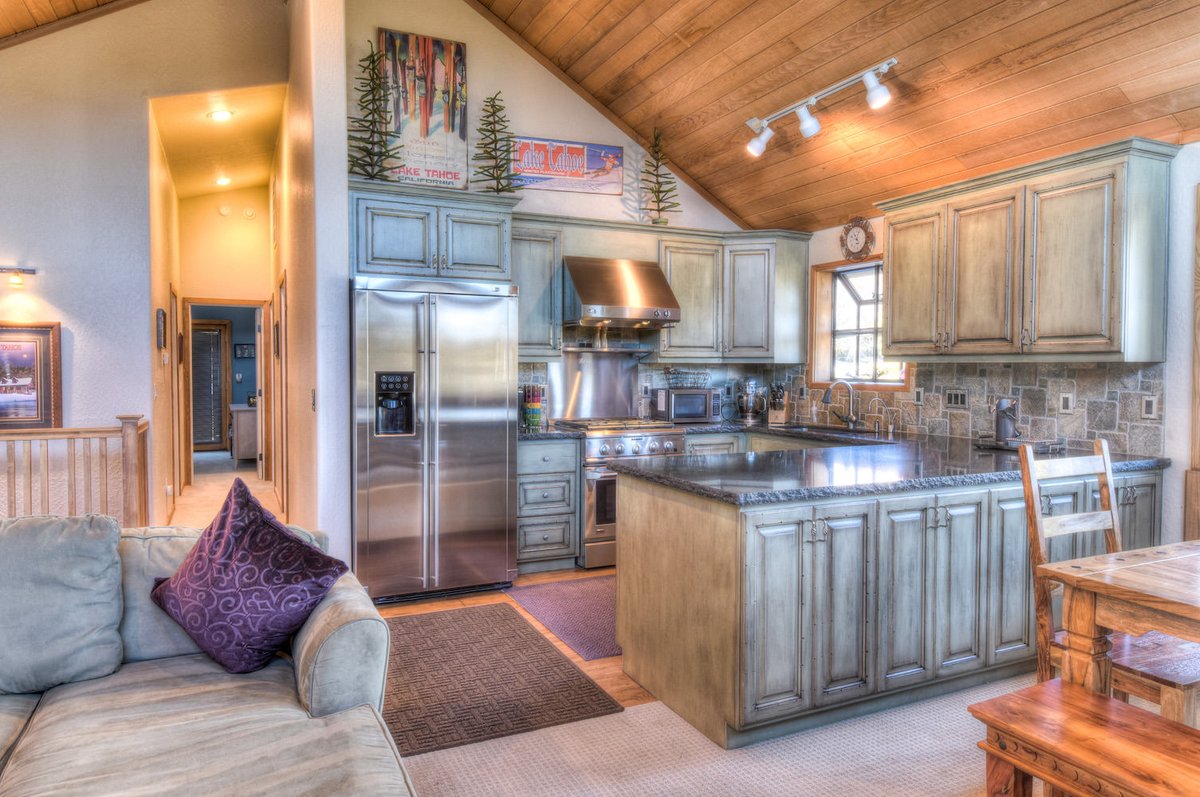 GrandWelcome's tweet photo. Beautiful views of the Truckee forest await your whole family at The Howling Wolf. A five star view and HOA amenities, you couldn't ask for more.
#getoutside #truckeeca #exploretahoe https://t.co/cXpymcjvn5